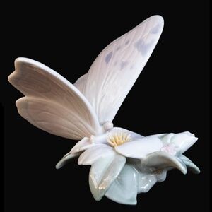 Lladró 'Refreshing Pause Butterfly' Figurine.